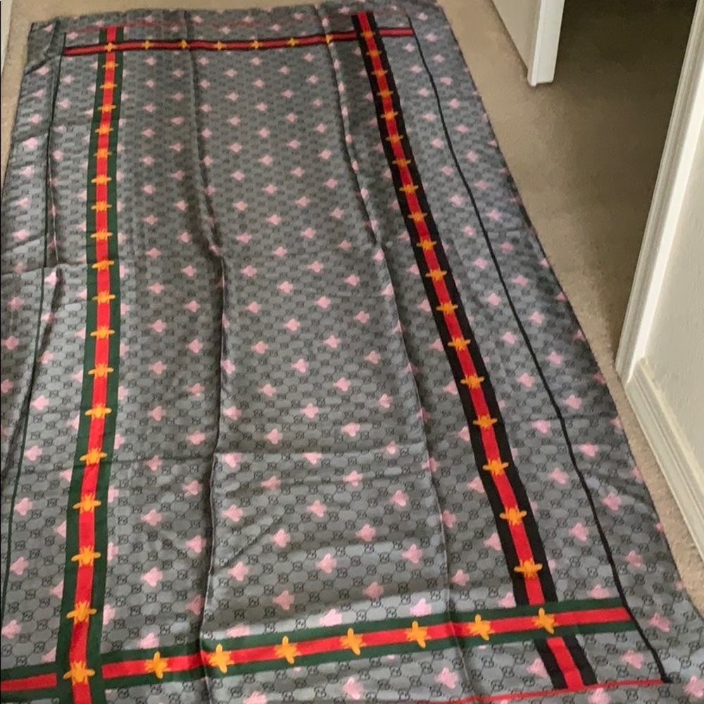 Gucci Shawl/scarf